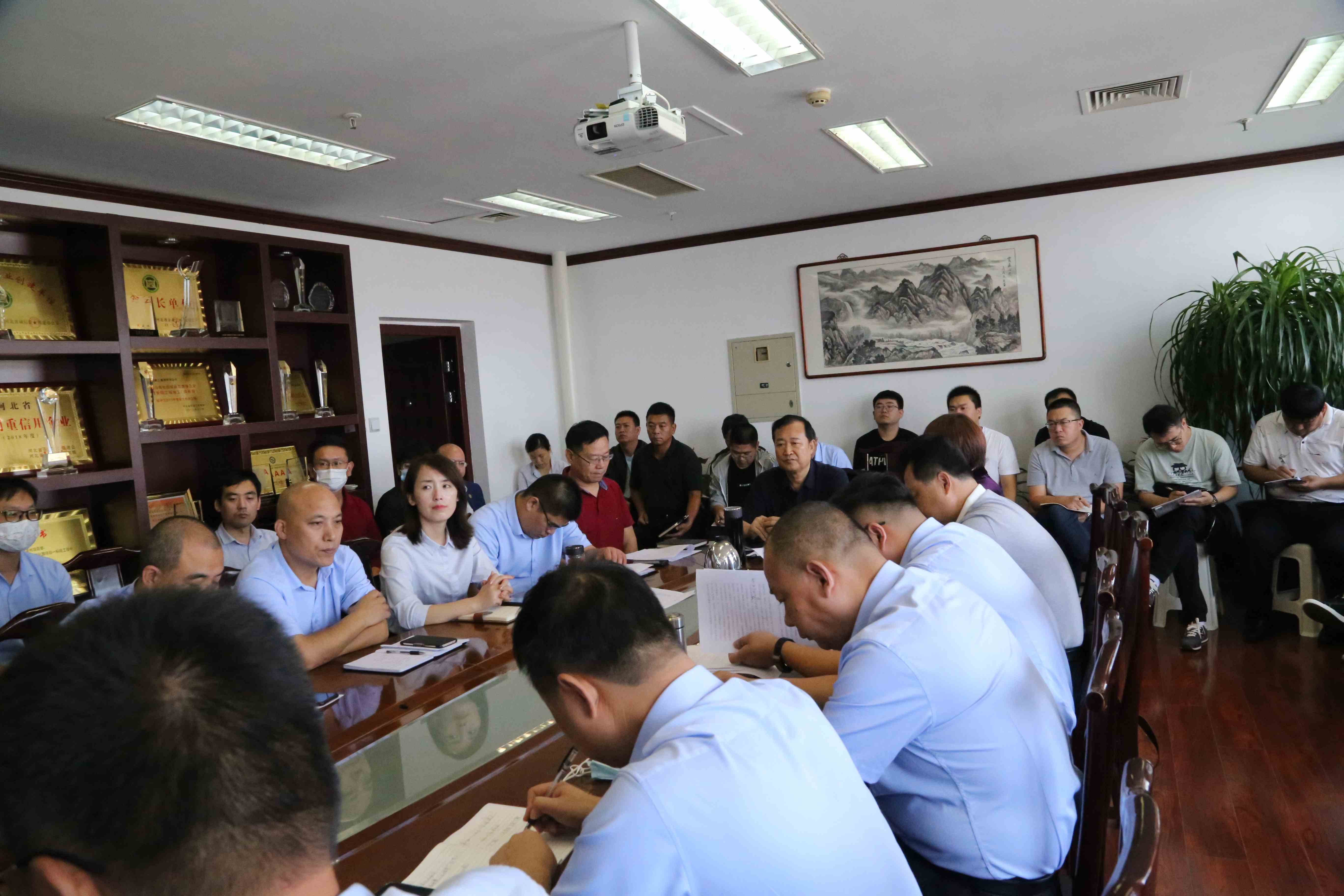 “庆国庆、迎中秋”职工代表大会胜利召开